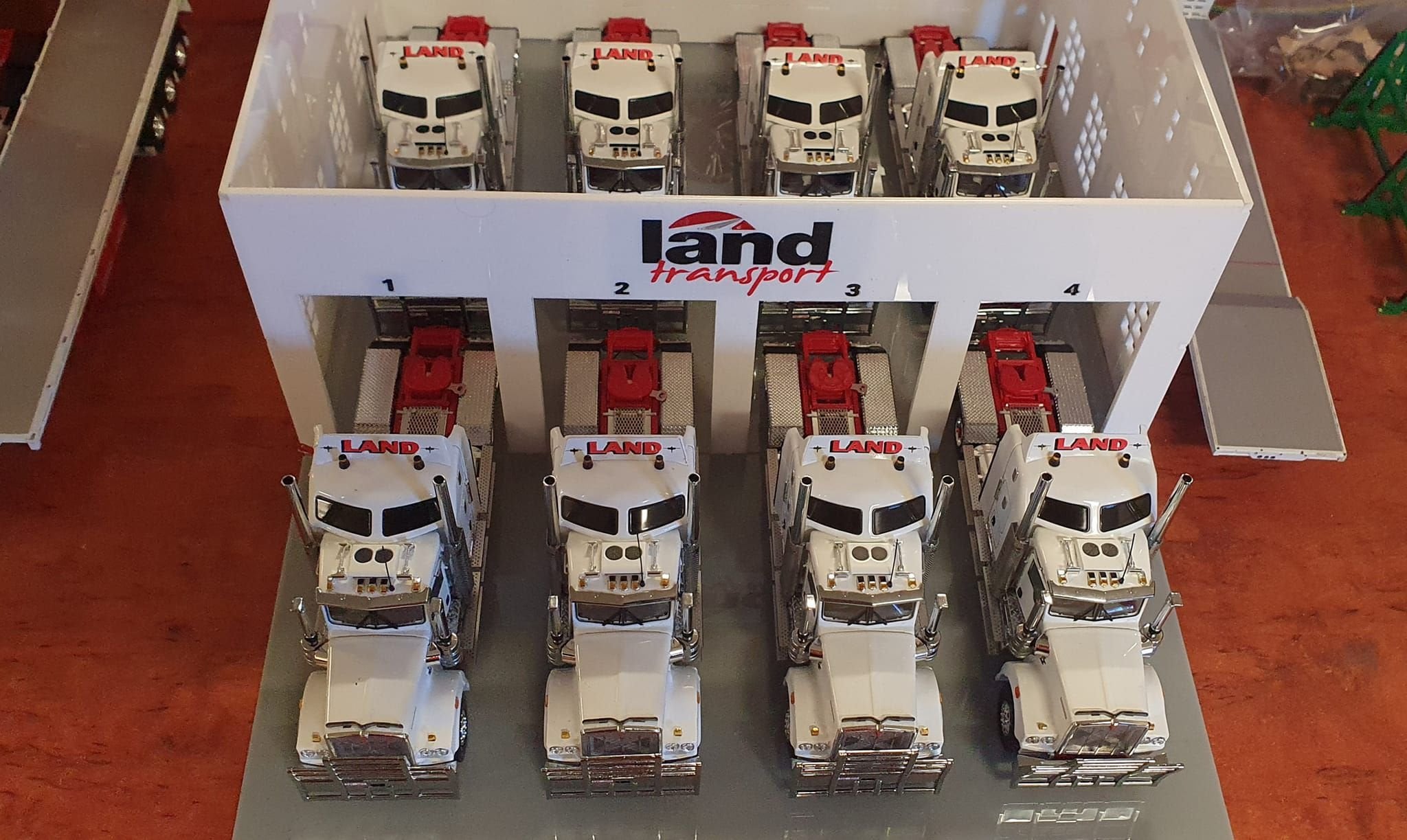 1:50 Scale Acrylic 4 Bay Showroom Diorama Land Transport