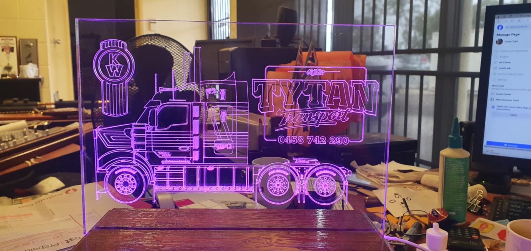 Edge lit acrylic light, KENWORTH T610 SAR