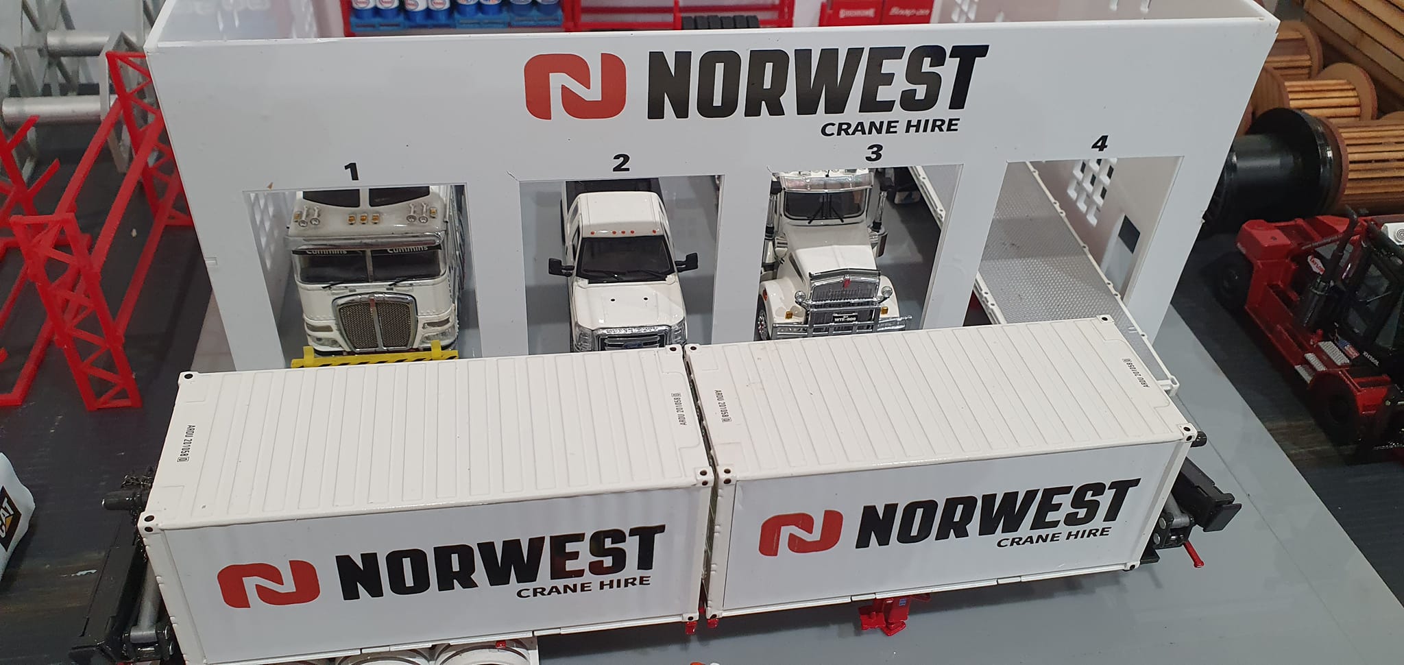 1:50 Scale Acrylic 4 Bay Showroom Diorama NORWEST CRANES
