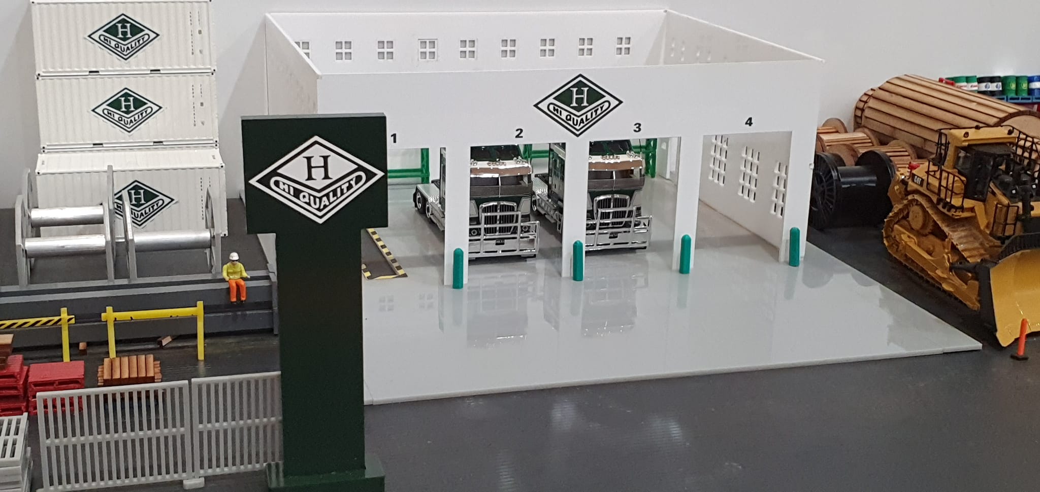 1:50 Scale Acrylic 4 Bay Showroom Diorama Hi Quality