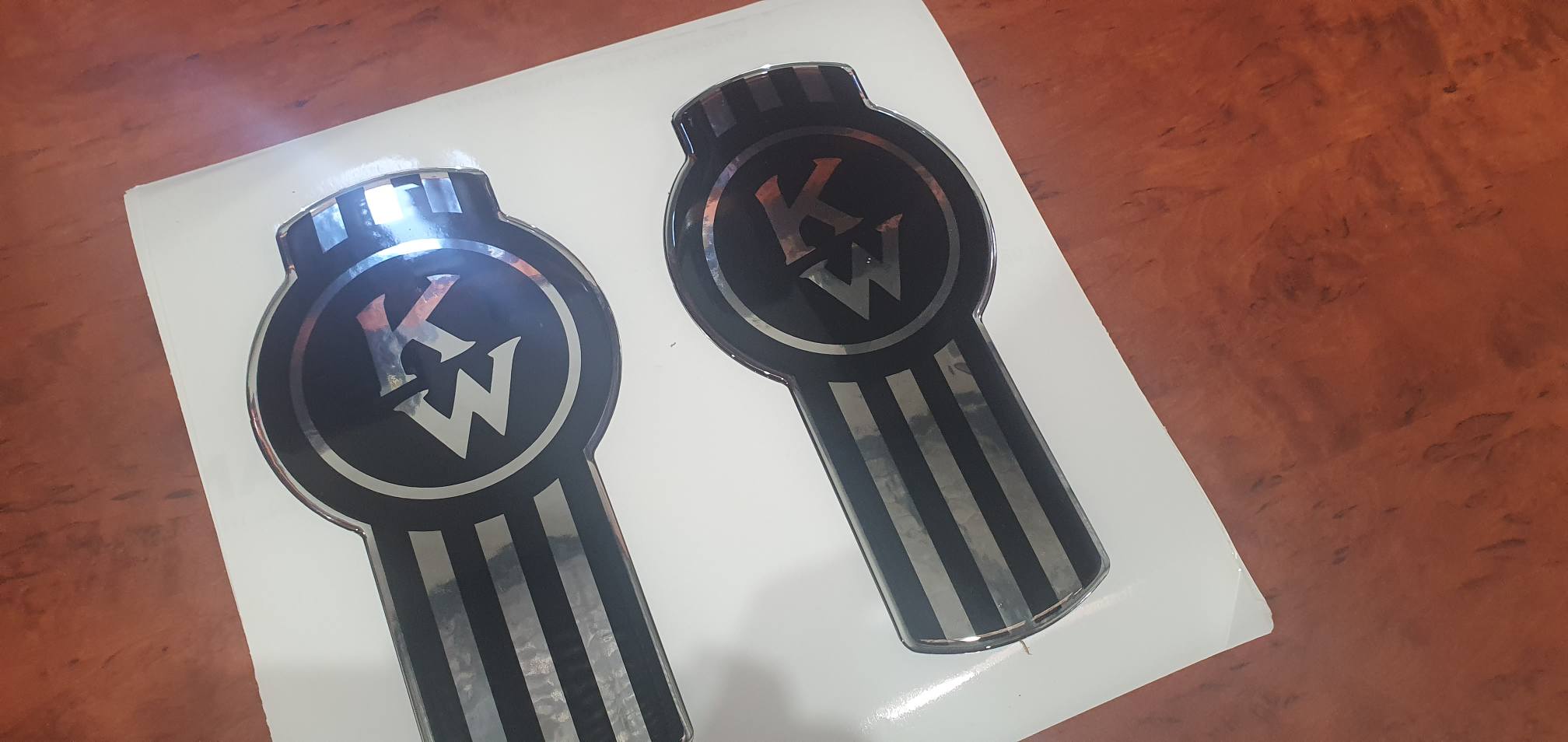Kenworth 'Crooked' Logo black/chrome epoxy domed decal
