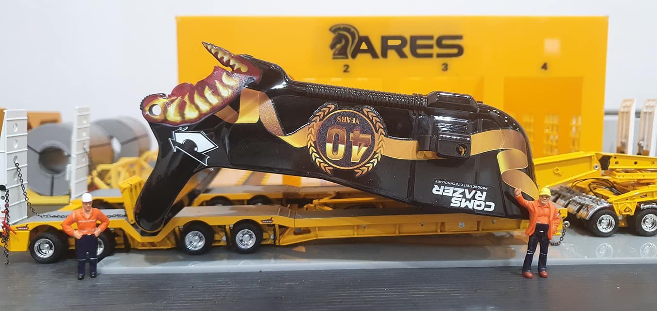 1:50 Scale Acrylic 4 Bay Workshop Diorama ARES Group