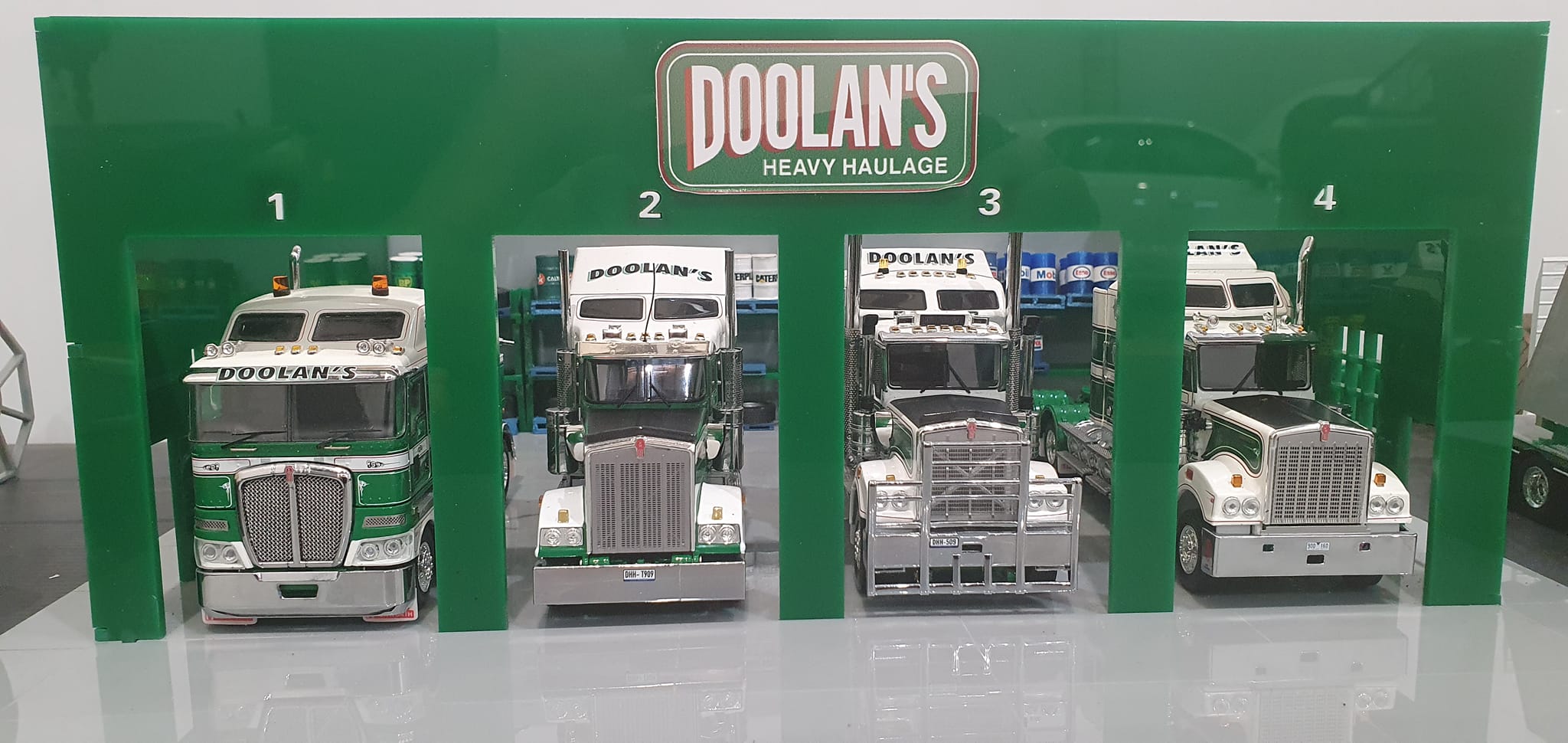 1:50 Scale Acrylic 4 Bay Workshop Diorama Doolans