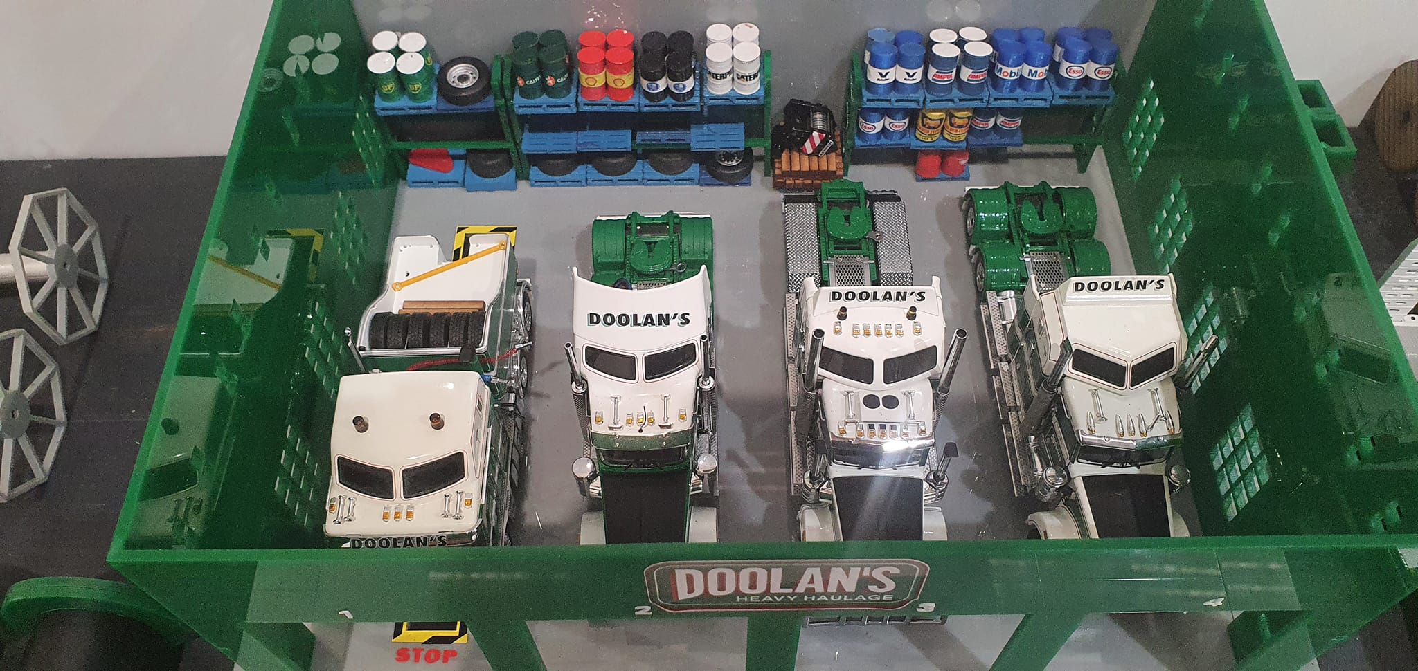 1:50 Scale Acrylic 4 Bay Workshop Diorama Doolans
