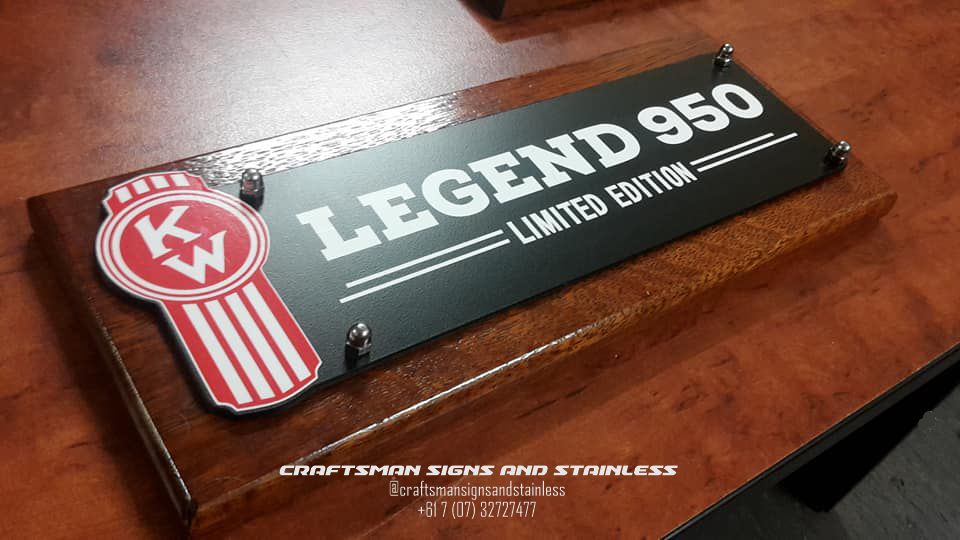 Wall mounted key ring/medal holder Kenworth Legend 900