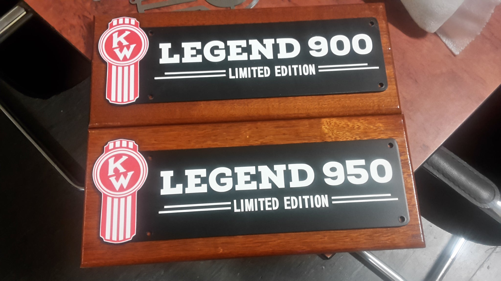 Wall mounted key ring/medal holder Kenworth Legend 900