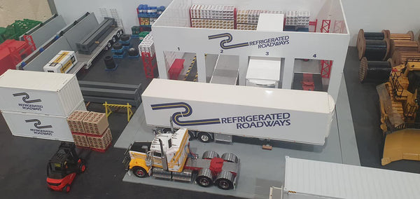 1:50 Scale Acrylic 4 Bay Workshop Diorama Refrigerated Roadways