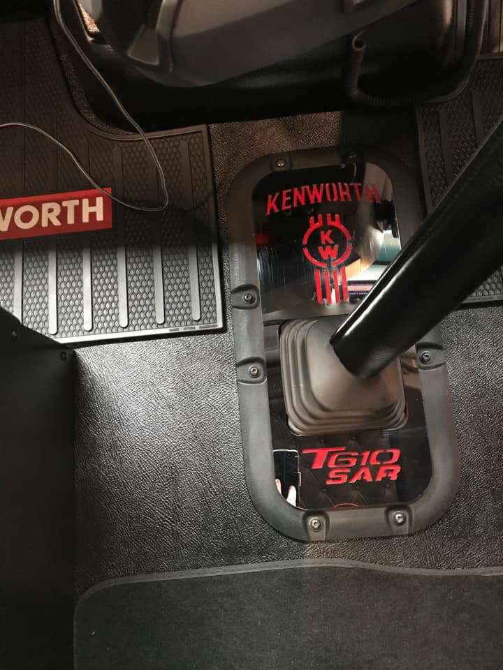 Stainless steel shift surround, KENWORTH T610SAR #4
