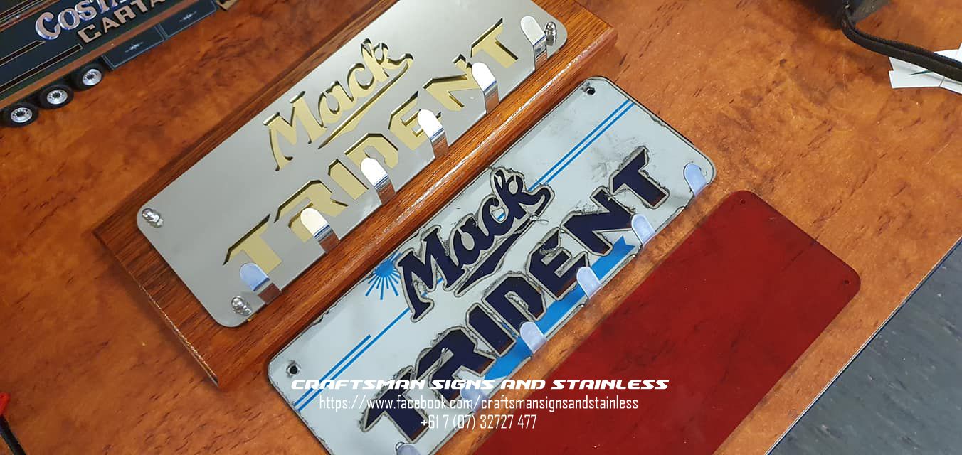 Stainless steel key ring holder MACK Trident