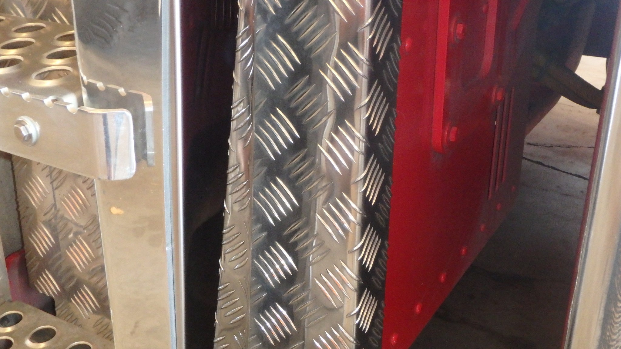 Rear step in-fill panel K200 LHS with 3 x red Lucidity LED lights